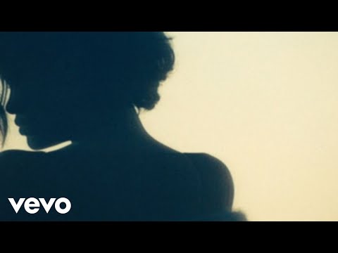 Diamonds – Rihanna Complete video Oficial