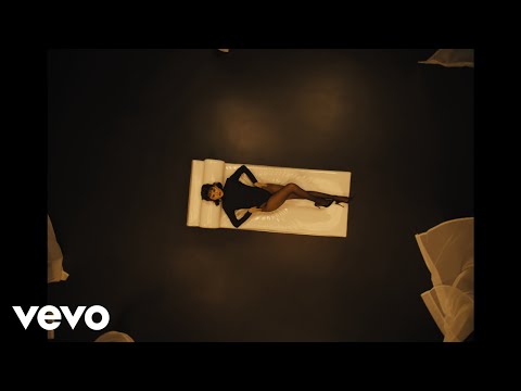 Selena Gomez – In The Dark Lyrics, Hidden Meaning